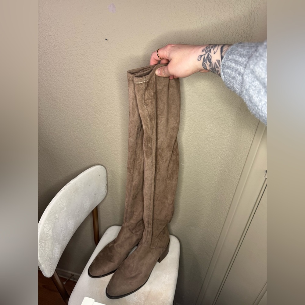 Women’s Steve Madden Over the Knee Tan Suede Boots- Size 8